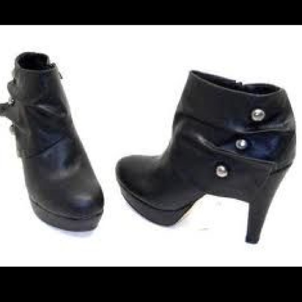 Madden Girl "Craviss" booties